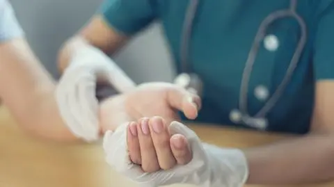 Leczenie za granicą. EKUZ ważna dłużej