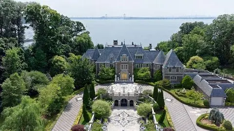Pałac jak z powieści "Wielki Gatsby" wystawiony na sprzedaż