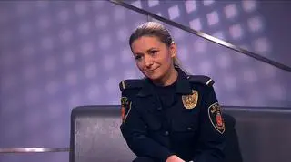 Kara do 5-ciu tysięcy złotych albo przepadek towaru - z takimi sankcjami muszą się liczyć sprzedawcy, którzy handlują swoim towarem poza wyznaczonymi do tego miejscami. Mandat do 500 złotych wystawi straż miejska, Sąd może orzec o karze nawet 10-krotnie wyższej. Z Moniką Niżniak ze Straży Miejskiej w Warszawie rozmawiał Paweł Blajer