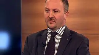 S&A to skrót od Silver&Amber. Firma zajmuje się produkcją biżuterii z bursztynu. I stawia głównie na eksport – za granicę wysyła 85% swoich produktów, m.in. do Wielkiej Brytanii, Francji, Niemiec, Hiszpanii, USA, Kanady. Ostatnio postanowiła postawić na Chiny. Ma tam na razie 47 sklepów, i ma zamiar zwiększyć ich liczbę do 100. O strategii rozwoju S&A mówi jej prezes i właściciel Adam Pstrągowski.