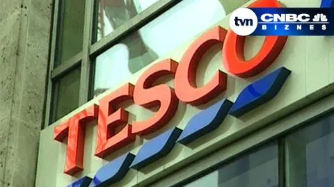 Wzrost zysku Tesco o blisko dwanaście procent w ostatnim roku rozrachunkowym świadczy o tym, że kłopoty na światowym rynku omijają brytyjską sieć supermarketów. Według dyrektora finansowego Tesco pogorszenie sytuacji finansowej konsumentów nie wpływa na pogorszenie sprzedaży dzięki zachowaniu niskich cen.(TVN CNBC Biznes)