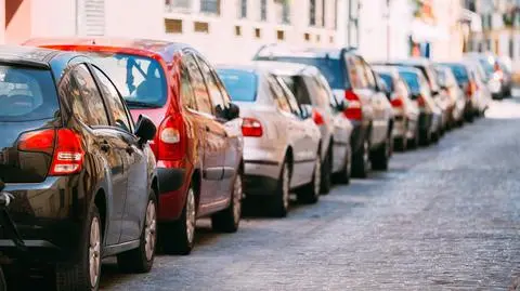 Turysta na Sardynii dostał mandat za otwarte okno w zaparkowanym samochodzie