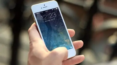 HTC i Motorola: nie spowalniamy swoich urządzeń, jak robi to Apple