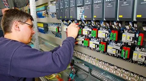 Eksperci: przez upały możliwe ograniczenia w dostawach prądu