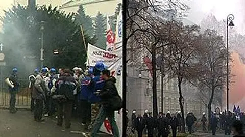 Związkowcy w stolicy: dym, petardy, dwie osoby ranne