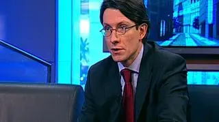 Od listopada 2007 roku Polska była zobowiązana do wdrożenia unijnej dyrektywy MiFID, czyli dyrektywa w sprawie rynków instrumentów finansowych. Do dzisiaj nie została ona wdrożona a ustawa, która była przyjęta we wrześniu 2008 roku została skierowana przez prezydenta do Trybnunału Konstytucyjnego... O problemach przedsiębiorców z opcjami walutowymi rozmawialiśmy z wiceprezesem BCC Arkadiuszem Protasem.