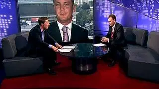 Wielkim nieobecnym na targach w Paryżu jest w dalszym ciągu Dreamliner. Beoing twierdzi, że supersamolot spokojnie mógłby latać, jednak nadal do tego nie dochodzi. Kto pierwszy wypuści na rynek najnowszą wersję samolotu i jak wyglądają przygotowania polskich lotnisk do igrzysk Euro 2012? W programie "Biznes Lunch" rozmawialiśmy o tym z Piotrem Lipką, ekspertem Urzędu Lotnictwa Cywilnego, Sebastianem Krupą, wydawcą AirWorld oraz Bartoszem Głowackim z Skrzydlatej Polski, który na żywo ogląda targi AirShow w Paryżu. 