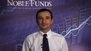 Dobre dane z amerykańskiego rynku pracy. W listopadzie nieoczekiwanie spadła stopa bezrobocia. Liczba zatrudnionych w sektorze pozarolniczym wzrosła zaś o 120 tysięcy - to symbolicznie mniej niż oczekiwano. Departament pracy USA zrewidował też w górę dane za wrzesień. Powstało wtedy 210 tysięcy etatów. Ponad to ogłosił spadek stopy bezrobocia do 8,6% - z 9%. Czy poprawiająca sie sytuacja na rynku pracy oznacza że Amerykanie unikną recesji? Z Mariuszem Staniszewskim, prezesem Noble Funds TFI rozmawiał Rafał Hirsch