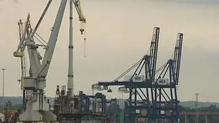 Czekaliśmy do 18-ej pieniędzy nie ma, nie ma więc katarskiego inwestora w polskich stoczniach. Nie ma jeszcze, ale może być kolejna zgoda Komisji Europejskiej na przedłużenie terminu sprzedaży majątku zakładów w Gdyni i Szczecinie. Jeśli i jej - tak jak pieniędzy od Katarczyków - nie będzie - stocznie zostaną postawione w stan upadłości. Kto wtedy będzie zainteresowany ich zakupem? Sprawdzał Łukasz Kijek.