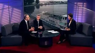 Miasta chcą zagarnąć gminy. To polsko-polska wojna w polskim podziale administracyjnym kraju. Mieszkańcy Gminy wiejskiej Ełk, podrzeszowskiej wsi Bzianki i kilku innym miejscowości z różnych województw protestowali przed budynkiem kancelarii premiera. Nie chcą, żeby ich wiejskie miejscowości stały się częścią miast. O tym sporze rozmawialiśmy w programie "Pieniądze od rana" z Adamem Misiuwiańsem - zastępcą dyrektora Departamentu Administracji Publicznej MSWiA i Rudolfem Borusiewiczem - sekretarz generalny Związku Powiatów Polskich.