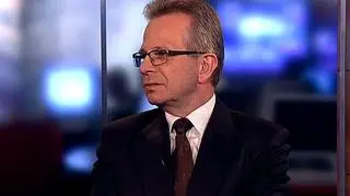 Deweloperzy narzekają na banki, że te są ostrożne w ich kredytowaniu. - Banki będą odkręcać kurek z kredytami, ale zwiększą się wymagania wkładu własnego i przedsprzedaży - zapowiada tymczasem prezes banku BRE Hipoteczny. Piotr Cyburt twierdzi też w "Bilansie", że deweloperzy powinni szukać finansowana w obligacjach i funduszach private equity.