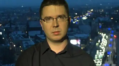 Mikołaj jak co roku nie ma łatwego zadania. Sklepów dużo, czasu mało, a od mnogości potencjalnych prezentów aż boli głowa. W dodatku te tłumy w sklepach przed Świętami. W tym roku co piąty Mikołaj zrobi zakupy w internecie – wynika z raportu Deloitte. Internet upraszcza zakupy i daje chociażby możliwość porównania cen tego samego produktu w różnych sklepach. Co ciekawe, najczęściej Polacy robią internetowe zakupy w poniedziałkowy wieczór. O internetowym biznesie prezentowym mówi Michał Jaskulski z Nokaut.pl. 