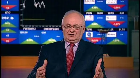 Blisko dwie doby trzeba było czekać na granicy z Białorusią w miniony weekend. Kolejki nadal sięgają 30-stu godzin. Powodem jest zmiana przepisów przewozowych w Rosji, która wchodzi w życie od 2. maja. Dlaczego przewoźnicy tak bardzo spieszą się przed długim weekendem? Rozmowa z Tadeuszem Wilkiem z ZMPD.