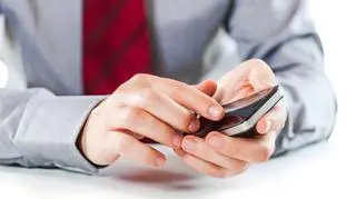  Według ekspertów, liczba posiadaczy smartfonów w Polsce i na świecie dynamicznie rośnie