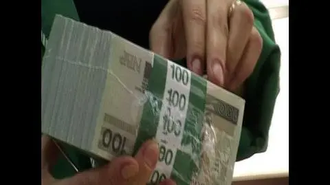 Kto podniesie złotego?