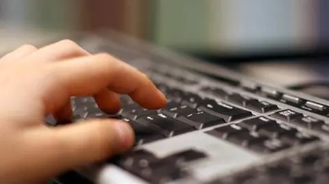 „Cofamy się do ery prehistorii Internetu”