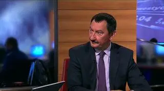 Inwestorzy panicznie szukają bezpiecznej przystani. Burza na rynkach sprawia, że uciekają do złota i franka szwajcarskiego, których ceny biją przez to kolejne to rekordy. Według Bogusława Grabowskiego z Rady Gospodarczej przy Premierze, taką przystanią wciąż są też Stany Zjednoczone. I to mimo obniżki ich ratingu.