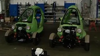 Milion elektrycznych samochodów ma pędzić po niemieckich autostradach już niedługo. Ogłoszony właśnie wielki niemiecki plan przestawienia się na motoryzację elektryczną może oznaczać również wielkie zmiany w polskich garażach i na polskich drogach. Postanowiliśmy wiec sprawdzić co nas czeka.