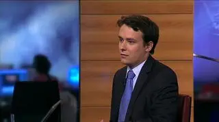 Surowce biją kolejne rekordy. Uncja złota kosztuje 1600 dolarów, w ciągu tygodnia podrożała o ponad 3%. Cenom metali szlachetnych sprzyja kryzys. Z kolei miedź w ostatnich trzech tygodniach zdrożała o 3%. O rynku surowcowym Katarzyna Karpa-Świderek rozmawiała z Pawłem Kordalą z X-Trade Brokers.