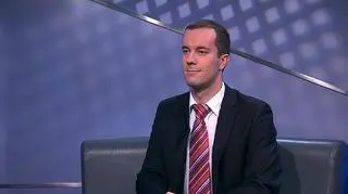 Widz pyta: „Do mojej firmy przyszedł przedstawiciel z ofertą na telefony komórkowe. Oferta ta była bardzo korzystna, więc postanowiłem zmienić operatora, mimo że muszę zapłacić kary umowne. Na te kary obecny operator wystawił mi Noty Księgowe, a nie faktury VAT. Czy mogę po zapłaceniu, zaksięgować te Noty Księgowe jako poniesione koszty? Prowadzę jednoosobową działalność gospodarczą i rozliczam się z fiskusem poprzez książkę przychodów i rozchodów. Proszę o pomoc.” Odpowiadamy na pytanie widza. Naszym gościem jest Andrzej Pośniak, doradca podatkowy CMS Cameron McKenna.