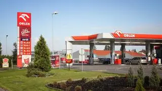 Orlen zarabia na zakazie handlu