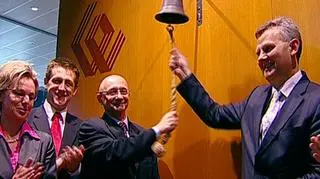 Górnicze święto na GPW. Na warszawskim parkiecie zadebiutowała pierwsza polska kopalnia - spółka Lubelski Węgiel Bogdanka. Uroczystości przygrywała orkiestra górnicza. Łącznie Bogdanka przydzieliła inwestorom 11 mln akcji. Cena emisyjna akcji wynosiła 48 zł, a wartość oferty 528 mln zł. Na otwarciu akcje zyskały 16,8%.