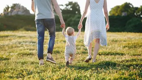 Dzietność i demograficzne problemy w Polsce. Komunikat MPiT i komentarz eksperta