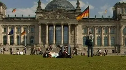 W Polsce (tylko) spowolnienie