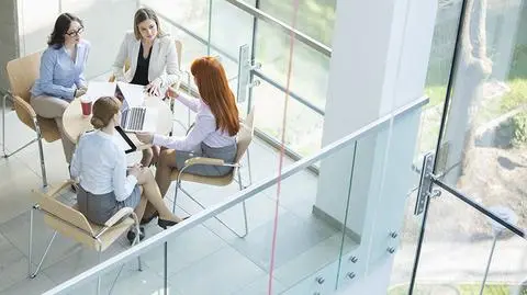 Ponad połowa Polek czuje się w pracy niedoceniana