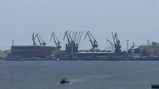 W Sejmie polityczna bitwa o to kto jest odpowiedzialny za dramatyczną sytuację polskich stoczni. Rząd który ma jeszcze 8 dni na przedstawienie Komisji Europejskiej ostatecznego planu ich restrukturyzacji oskarża poprzedni gabinet. Prawo i Sprawiedliwość odbija piłeczkę... A my pytamy czy rząd Donalda Tuska już przygotowuje opinię publiczną na najczarniejszy scenariusz - upadek polskiego przemysłu stoczniowego.