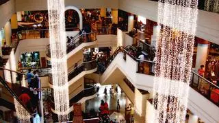 Najczęściej - według danych zebranych przez bankowców - karty płatnicze zastrzegane są w miesiącach wakacyjnych w okresie Bożego Narodzenia oraz Wielkiej Nocy