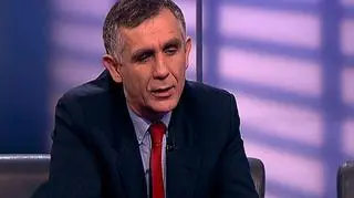 Ministerstwo finansów nie pracuje obecnie nad podwyżką podatków - przyznał w TVN CNBC Biznes wiceminister finansów Maciej Grabowski. Takie głosy pojawiły się po zapowiedzi przez rząd zmiany ustawy budżetowej na 2009 rok. Zmiany czekają także podatników, którzy w przyszłym roku będą chcieli się rozliczać przez internet. O szczegóły w programie "Pieniądze od Rana" pytał Robert Stankiewicz.