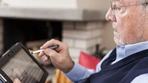 UKE: W Polsce spada liczba osób z dostępem do internetu