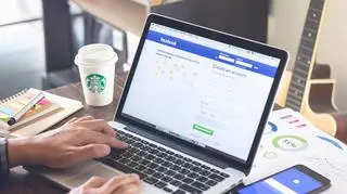 Aleksandr Kogan zbierał prywatne wiadomości użytkowników Facebooka