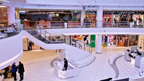 Stoiska w centrach handlowych prowadziły nielegalną działalność