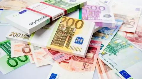 Fundusz, warty 30 miliardów euro i oparty na pożyczkach gwarantowanych unijnym budżetem, ma pomagać krajom eurolandu w kryzysie