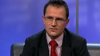 Adwokaci i lekarze będą musieli zainstalować w swoich gabinetach i kancelariach kasy fiskalne. Nałoży to na nich rozporządzenie MF od połowy przyszłego roku. Marcin Chomiuk, doradca podatkowy i dyrektor w Zespole Podatków Pośrednich PwC, tłumaczy, jakich specjalistów będzie obejmowało to rozporządzenie i kto obok nich powinien juz zacząć rozglądać się za kasą dla siebie.