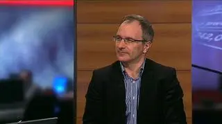 Polacy wstrzymują się z kupnem samochodów. W grudniu mimo wyprzedaży, salony sprzedały ponad 1/3 aut mniej niż rok wcześniej. W całym 2011 roku Polacy zarejestrowali ponad 270 tysięcy nowych aut - o ponad 12 procent mniej niż rok wcześniej. Zdaniem Wojciecha Drzewieckiego z badającego rynek Instytutu Samar, w tym roku, w najbardziej pesymistycznym scenariuszu, sprzedaż aut może spaść nawet o 1/4. 