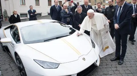 Tak wygląda papieskie lamborghini huracán