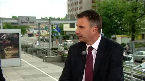 Coraz bliżej debiutu Polskiego Holdingu Nieruchomości na giełdzie. Prezes spółki na naszej antenie deklaruje debiut w przeciągu kilku tygodni. Oferta zostanie przeprowadzona także w ramach akcjonariatu obywatelskiego deklaruje prezes Wojciech Papierak. Do inwestorów trafi 20 - 30 procent akcji.