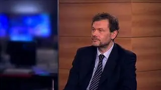 Masowa prywatyzacja w grecji. Na sprzedaż wystawione będą między innymi największe porty morskie i dwa lotniska. Grecja liczy, że dzięki prywatyzacji, podwyżce podatków i oszczędnościom uda jej się w ciągu 4 lat obniżyć deficyt finansów publicznych do 1% PKB. Czy to się może udać i kto może na tym zarobić? Spytaliśmy Jacka Chwedoruka, prezesa Rotschild Polska.
