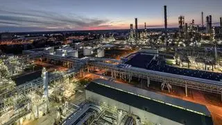 Znajdujący się w Płocku główny zakład produkcyjny PKN Orlen to największy w Polsce kompleks rafineryjno-petrochemiczny