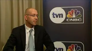 Euroobligacje nie są sposobem na rozwiązanie kryzysu i mogą być wprowadzone, ale dopiero jako zwieńczenie pełnej unii fiskalnej - powiedział w TVN CNBC Jorg Asmussen, członek zarządu Europejskiego Banku Centralnego. Rozmawiała z nim w Sopocie Pamela Bem, a wywiad był nadany równocześnie na antenie TVN CNBC i globalnego CNBC.