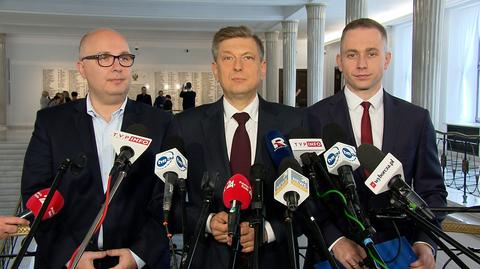 Cezary Tomczyk poinformował, że "dzisiaj składa wniosek do marszałek Sejmu Elżbiety Witek o to, żeby naprawić tę szkodę prawną i uzupełnić skład kolegium NIK"