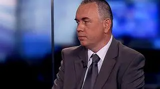 Polskie miasta stoją w korkach. Nie pomagają kosztowne inwestycje drogowe finansowane z samorządowych kas, bo te są realizowane w ślimaczym tempie, mówi Sławomir Grzelak z delegatury warszawskiej Najwyższej Izby Kontroli. Raport NIK-u stwierdza też bezradność samorządów, które nie potrafią przekonać mieszkańców do przesiadki z prywatnych samochodów do pojazdów miejskiej komunikacji.