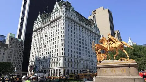 Luksusowy hotel znajduje się w Nowym Jorku na Manhattanie