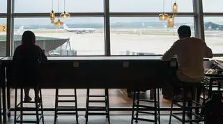 Wizyta w lotniskowej restauracji to duży cios dla portfela