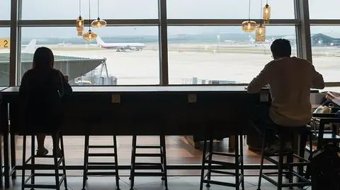 Dlaczego jedzenie, woda i napoje na lotnisku są drogie