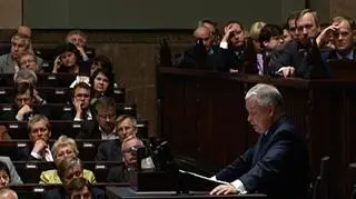 Prawda, wiara, nadzieja - tylko miłości zabrakło podczas dzisiejszej sejmowej debaty na temat kondycji polskiej gospodarki. Prezydent w swoim orędziu ostro zaatakował postawę rządu wobec kryzysu - premier i minister finansów nie pozostali dłużni. A jak ich oceny mają się do stanu faktycznego i czy pomysły polityków kończą się na... debatach, bo na gospodarce najzwyczajniej w świecie się nie znają.