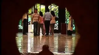 Powiew prawdziwego luksusu aż z Indii. W New Delhi otwarto właśnie pierwszy w kraju luksusowy dom towarowy. Biznesmeni stojący za budową centrum liczą na rosnące apetyty Hindusów na towary ekskluzywne.